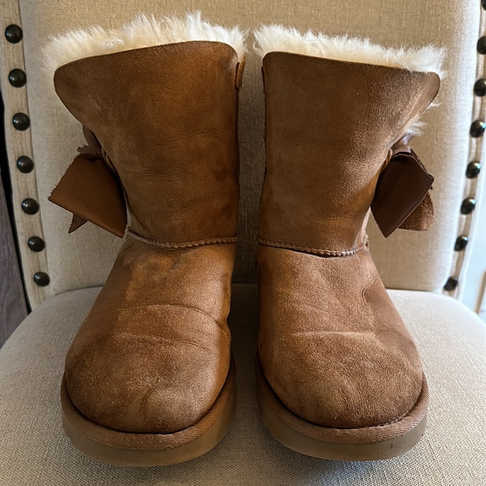 UGG Women’s Daelynn Bow Suede Winter Snow Boots Tan Chestnut Size 7 - Picture 7 of 16
